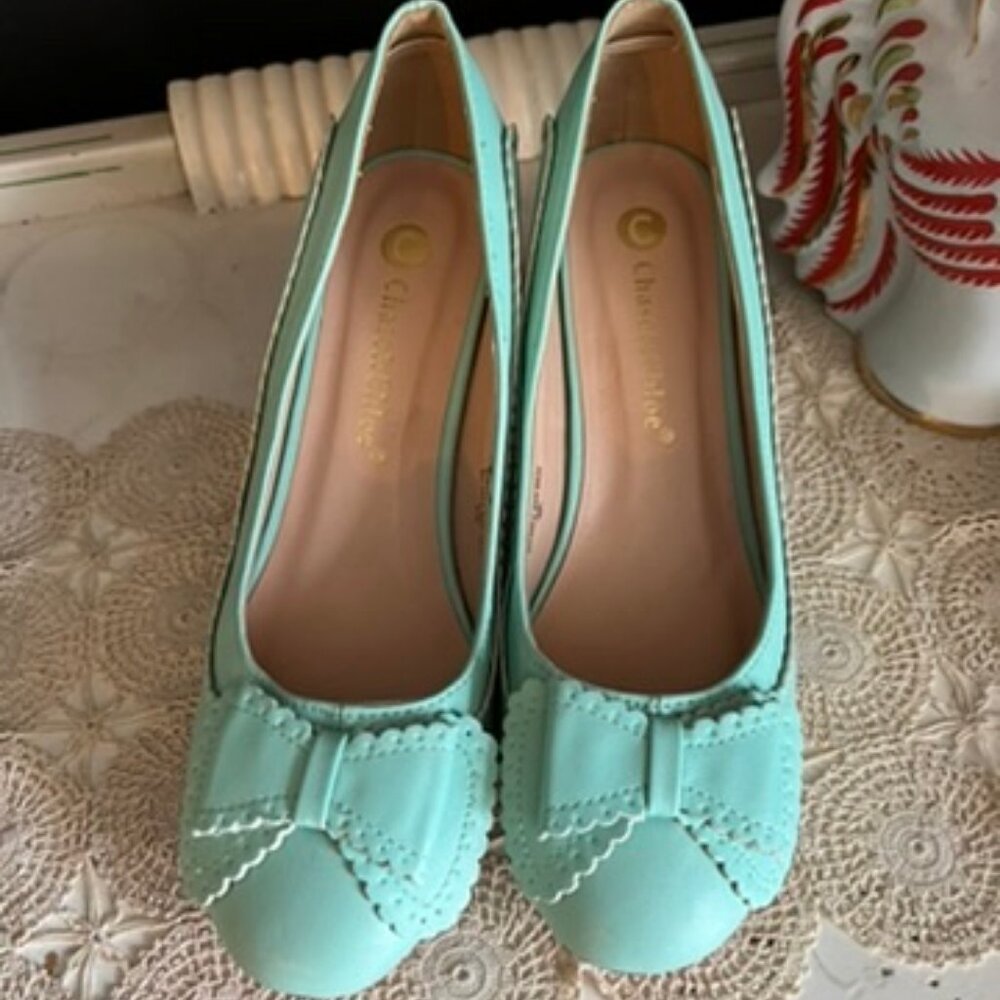 Chase + Chloe mint bow front low heels